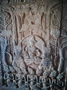 blog-voyage-parfums-de-liberte-julie-et-leo-temples-d-angkor-aspara-danse-bas-relief