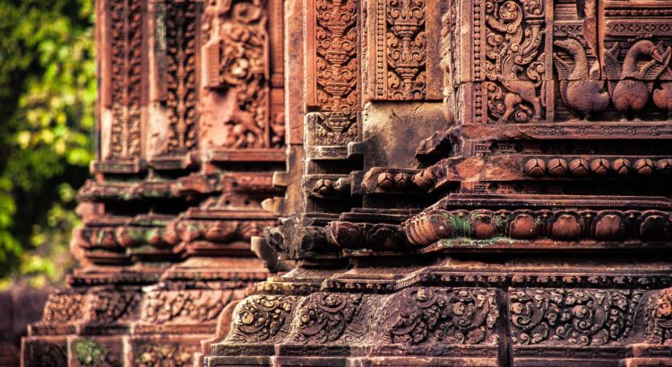blog-voyage-couple-parfums-de-liberte-julie-et-leo-temples-d-angkor-colones